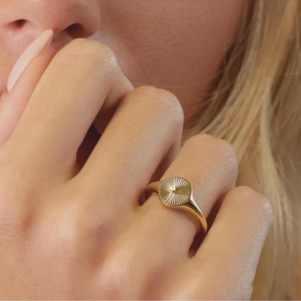 18K Gold Plated Sunburst Ring | Stainless Steel☀️ - Picture 1 of 7